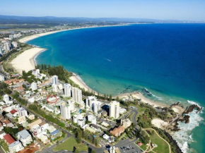 Maybury unit 1 - 70 Metres walk to Rainbow Bay beach, Coolangatta